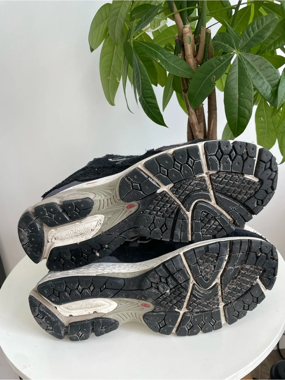 Women Size 8.5 New Balance 2002R Protection Pack Black Grey Shoes